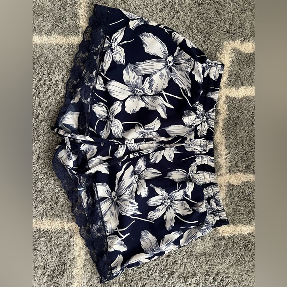 MINE Woman/Girls Navy Blue & White Floral Shorts with Pockets - Picture 3 of 7